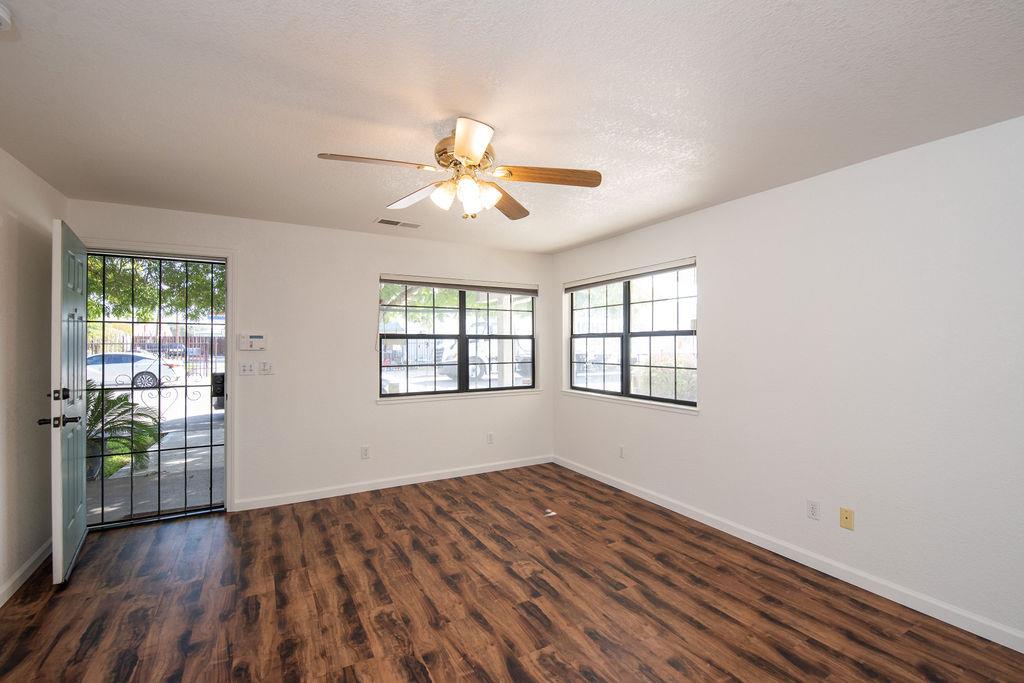 24 N Bryan Ave, Oakdale, CA 95361