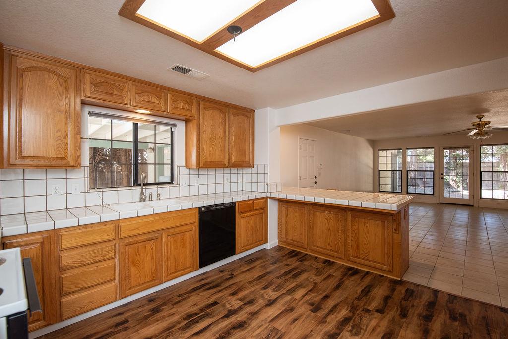 24 N Bryan Ave, Oakdale, CA 95361