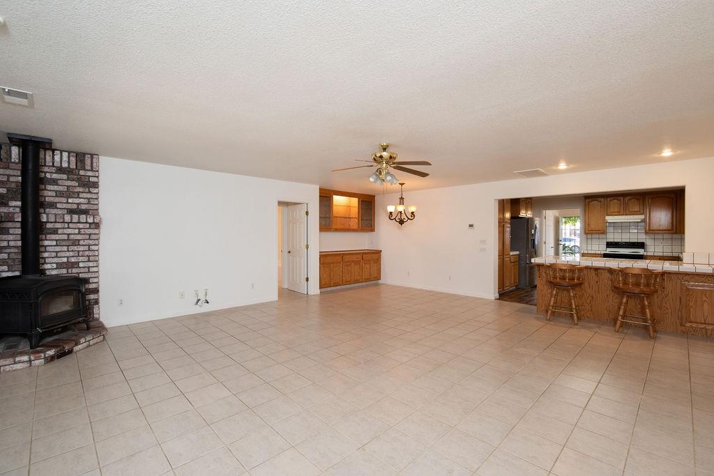 24 N Bryan Ave, Oakdale, CA 95361