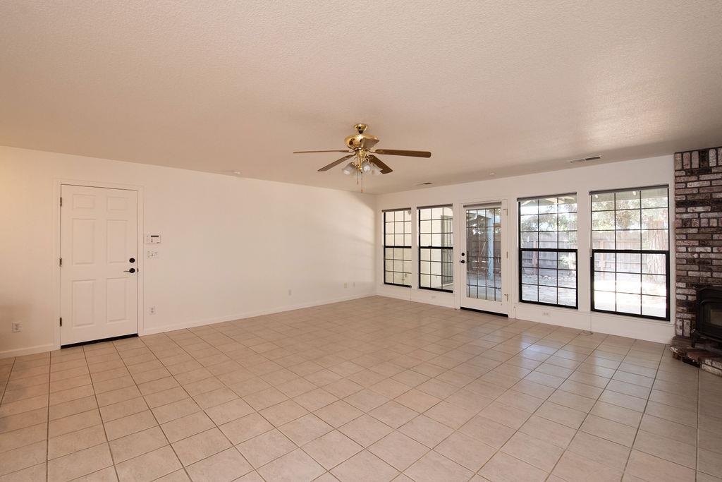 24 N Bryan Ave, Oakdale, CA 95361