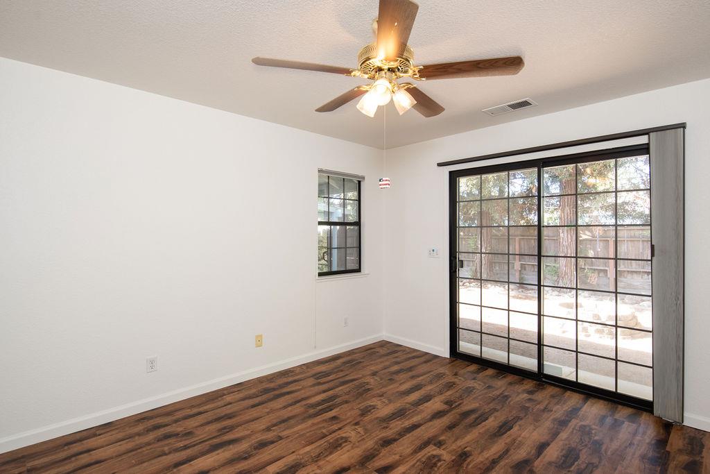 24 N Bryan Ave, Oakdale, CA 95361