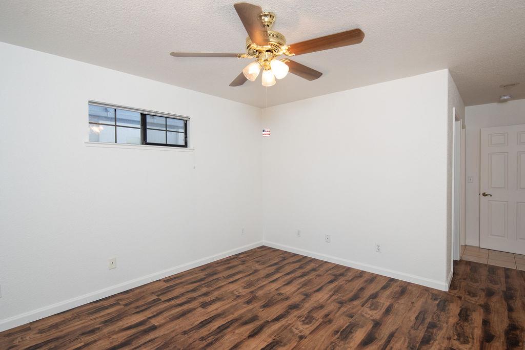 24 N Bryan Ave, Oakdale, CA 95361