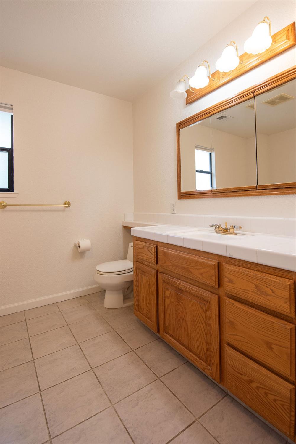 24 N Bryan Ave, Oakdale, CA 95361