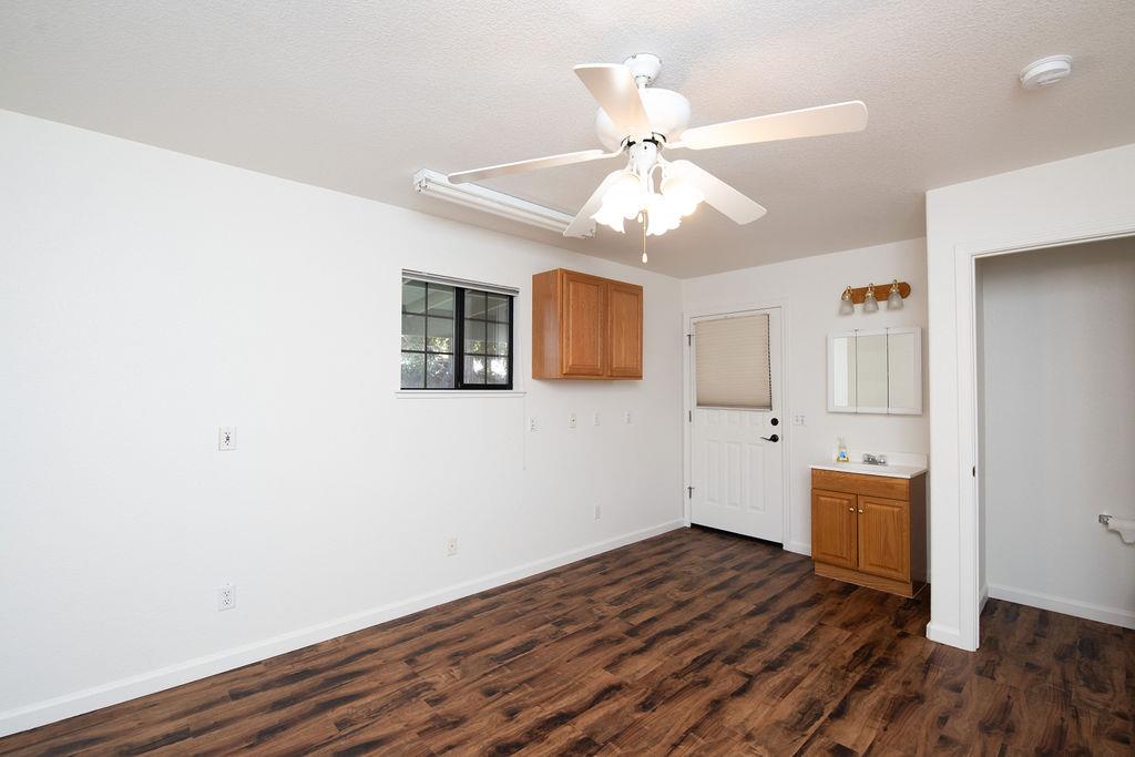 24 N Bryan Ave, Oakdale, CA 95361