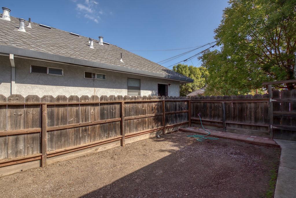 24 N Bryan Ave, Oakdale, CA 95361