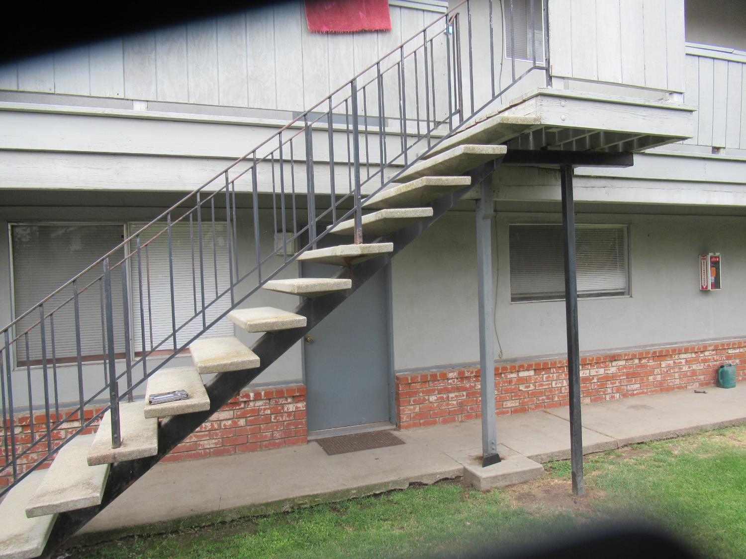 325 W H St, Oakdale, CA 95361