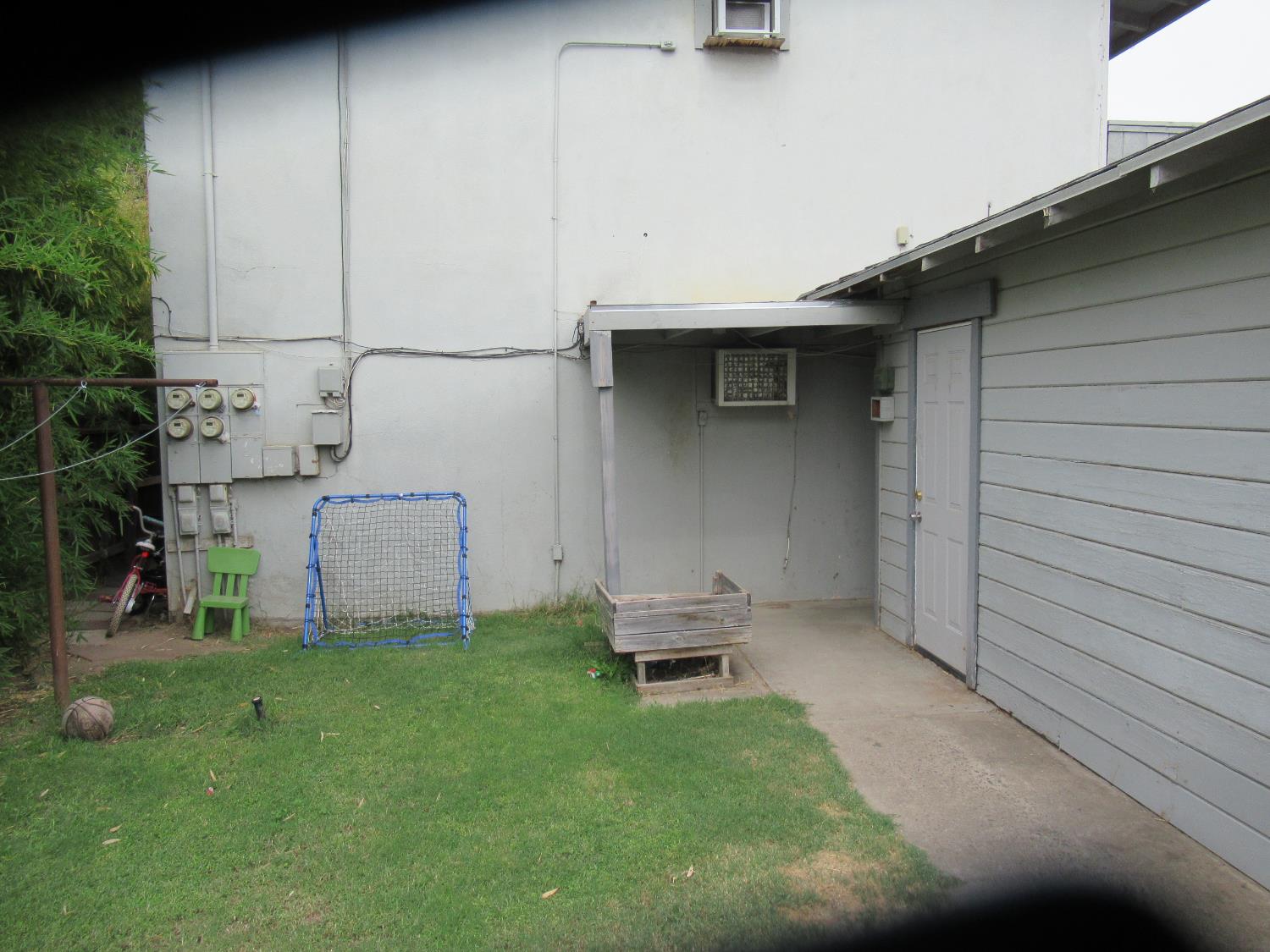 325 W H St, Oakdale, CA 95361