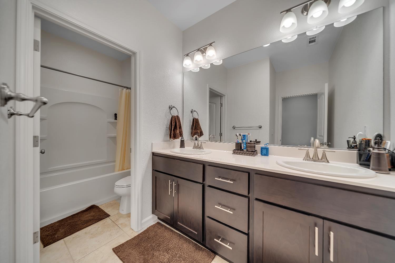 1581 Veteran St, Manteca, CA 95337