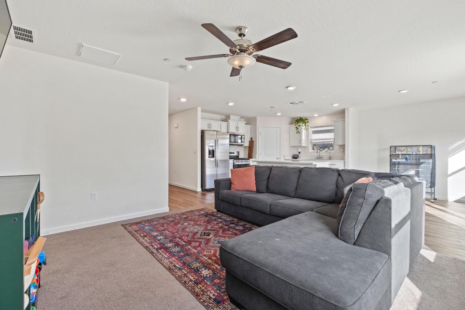 276 Grand View Ct, Merced, CA 95341