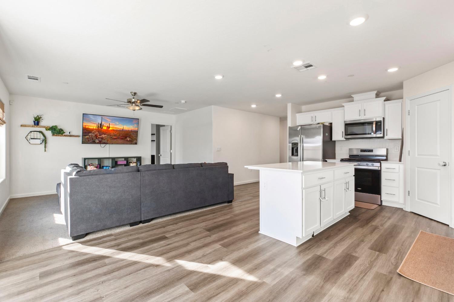 276 Grand View Ct, Merced, CA 95341