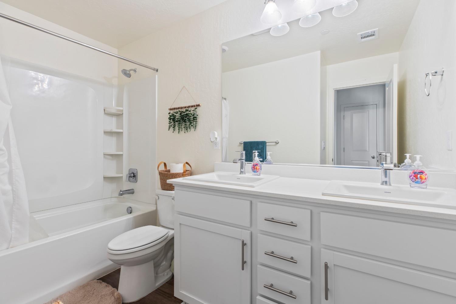 276 Grand View Ct, Merced, CA 95341