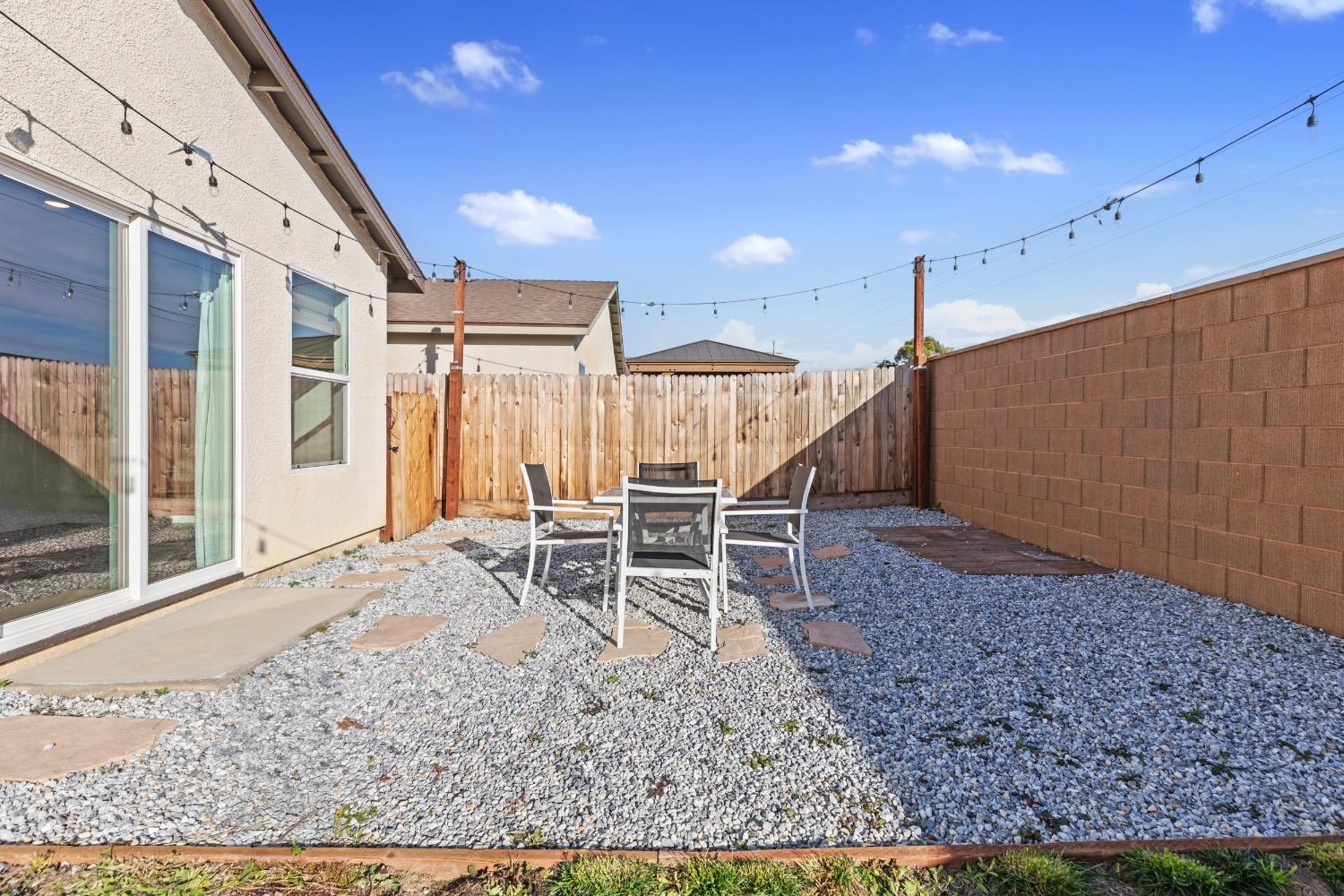 276 Grand View Ct, Merced, CA 95341