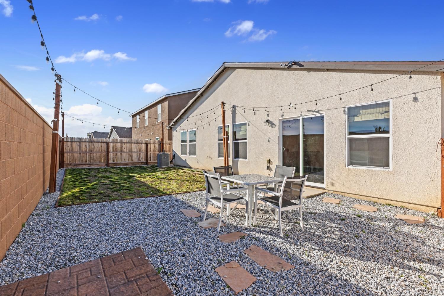 276 Grand View Ct, Merced, CA 95341