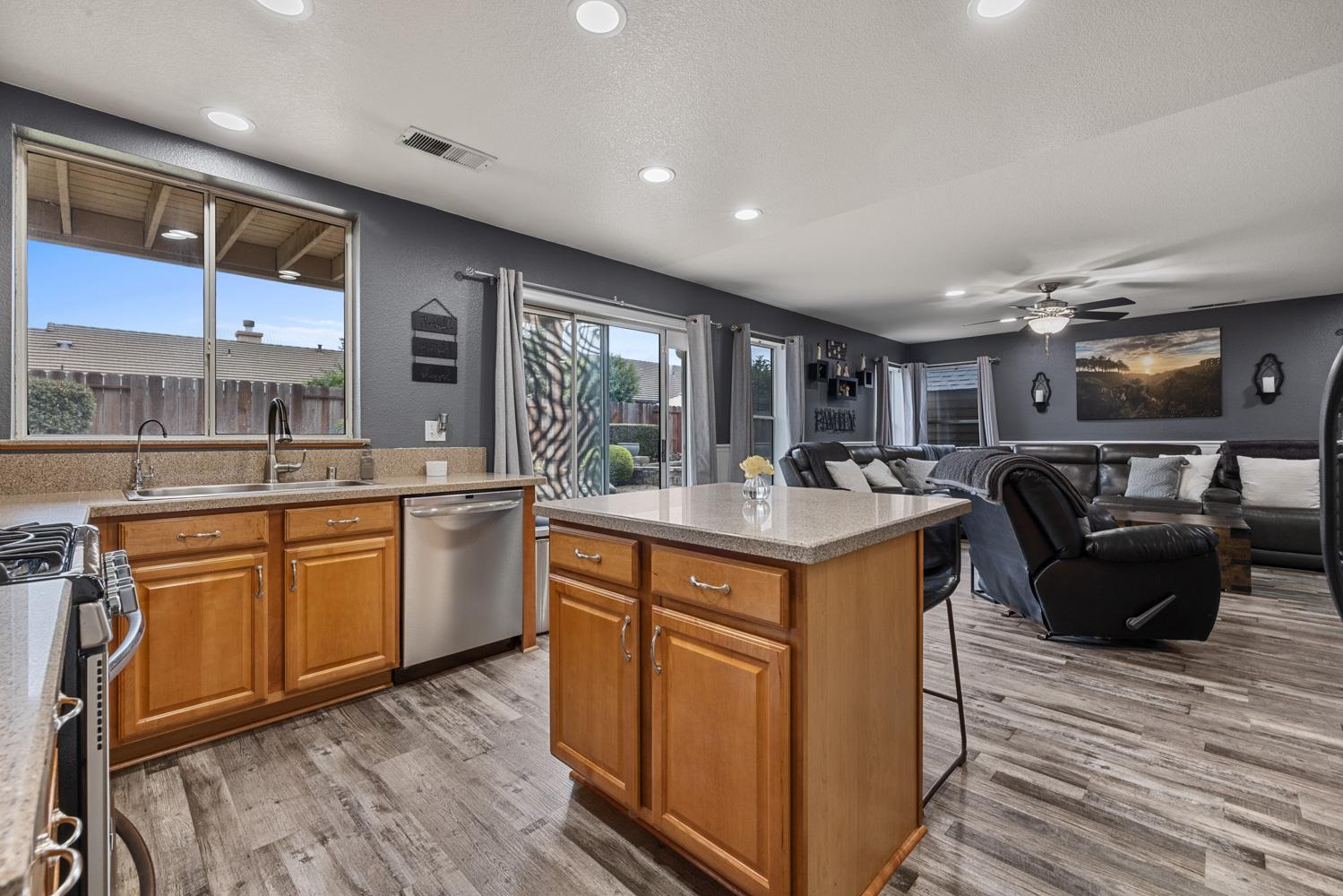 818 Travaille Way, Ripon, CA 95366