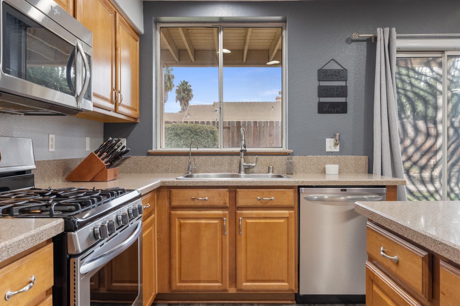 818 Travaille Way, Ripon, CA 95366