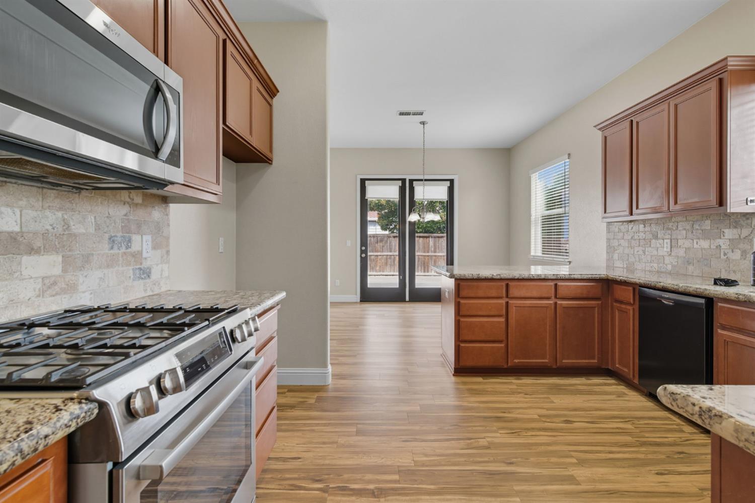 433 Travertine Dr, Ripon, CA 95366