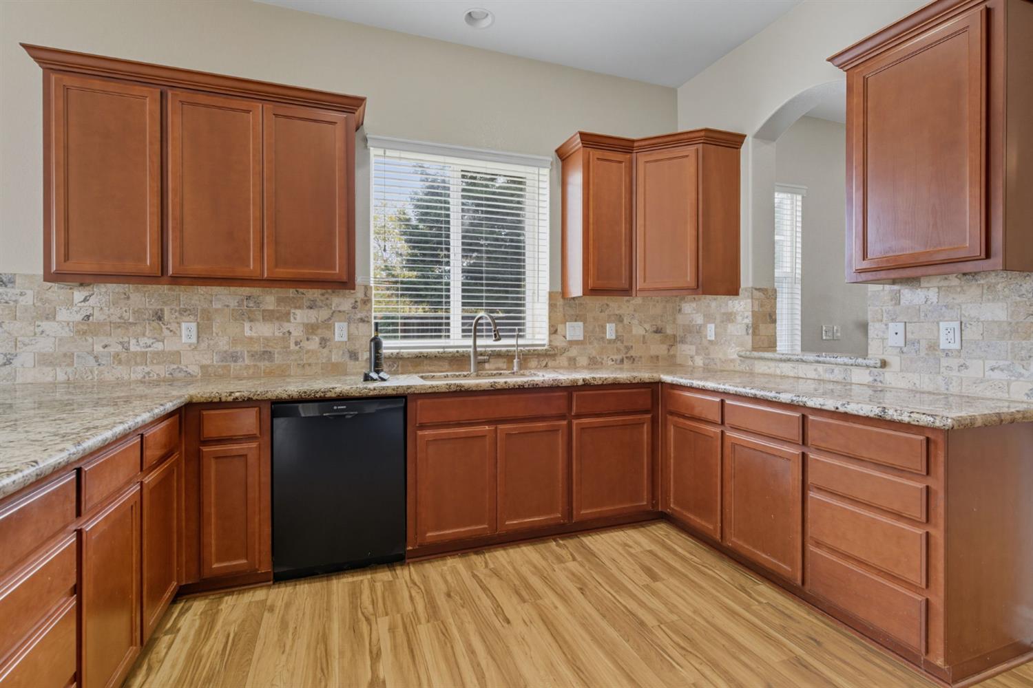 433 Travertine Dr, Ripon, CA 95366