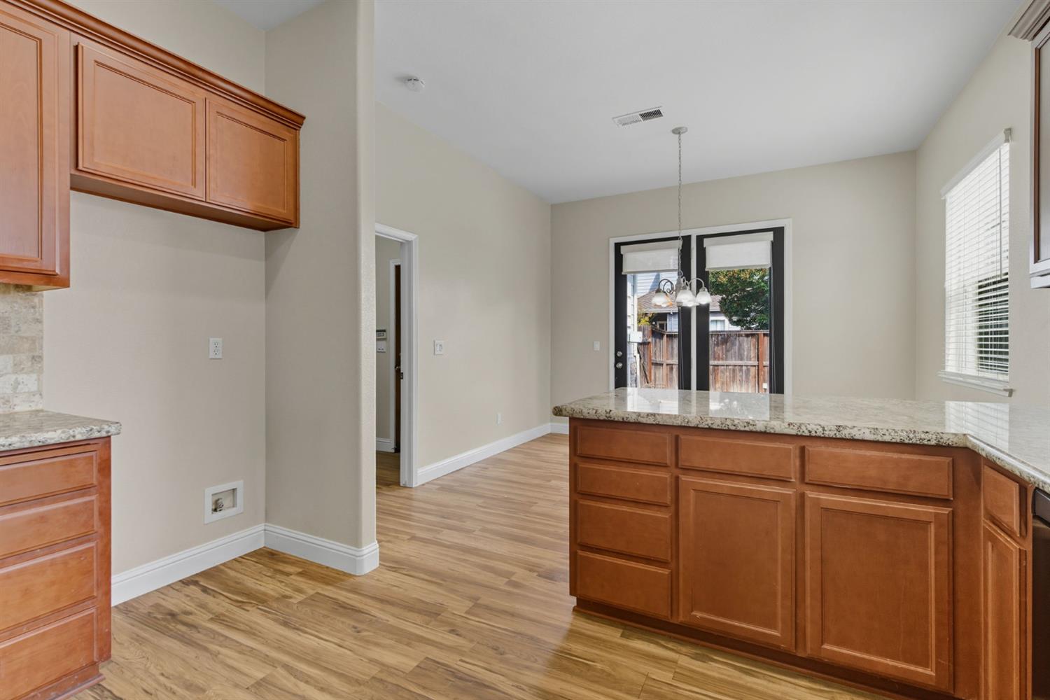 433 Travertine Dr, Ripon, CA 95366