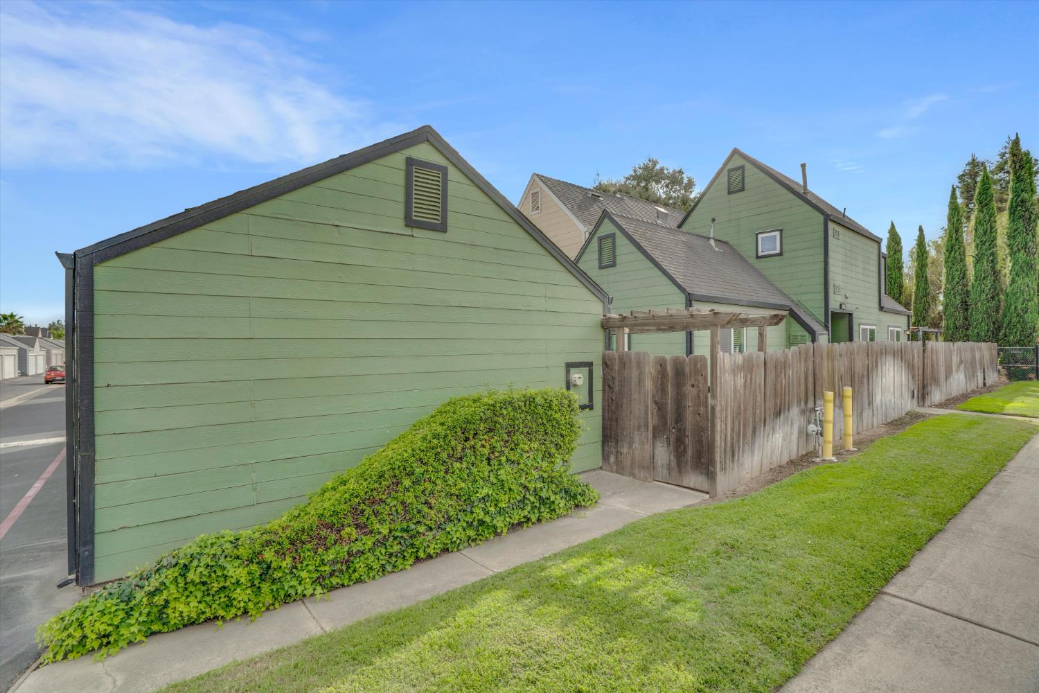 463 Golf Cir #W, Manteca, CA 95337