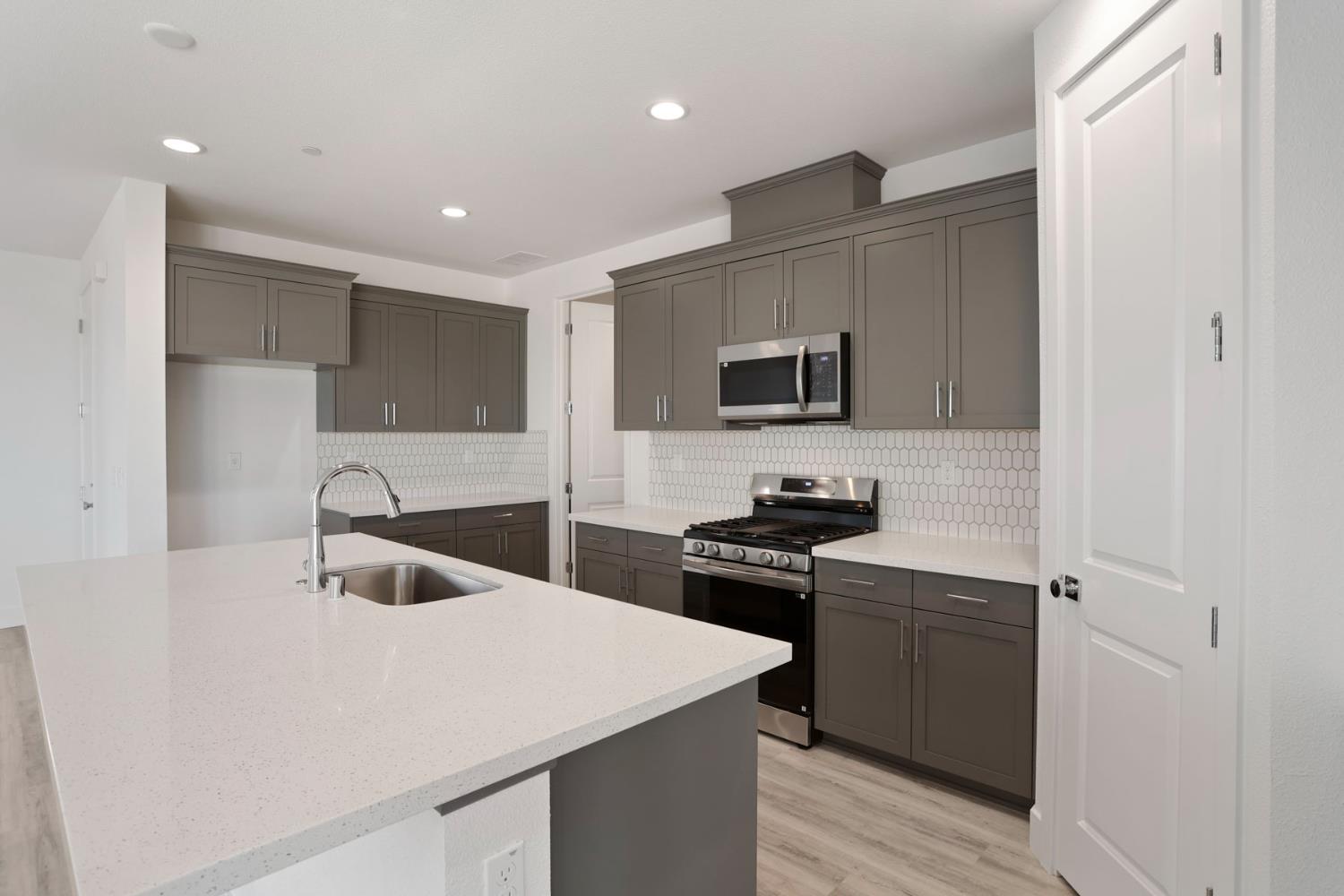 3242 Leo David St, Manteca, CA 95337