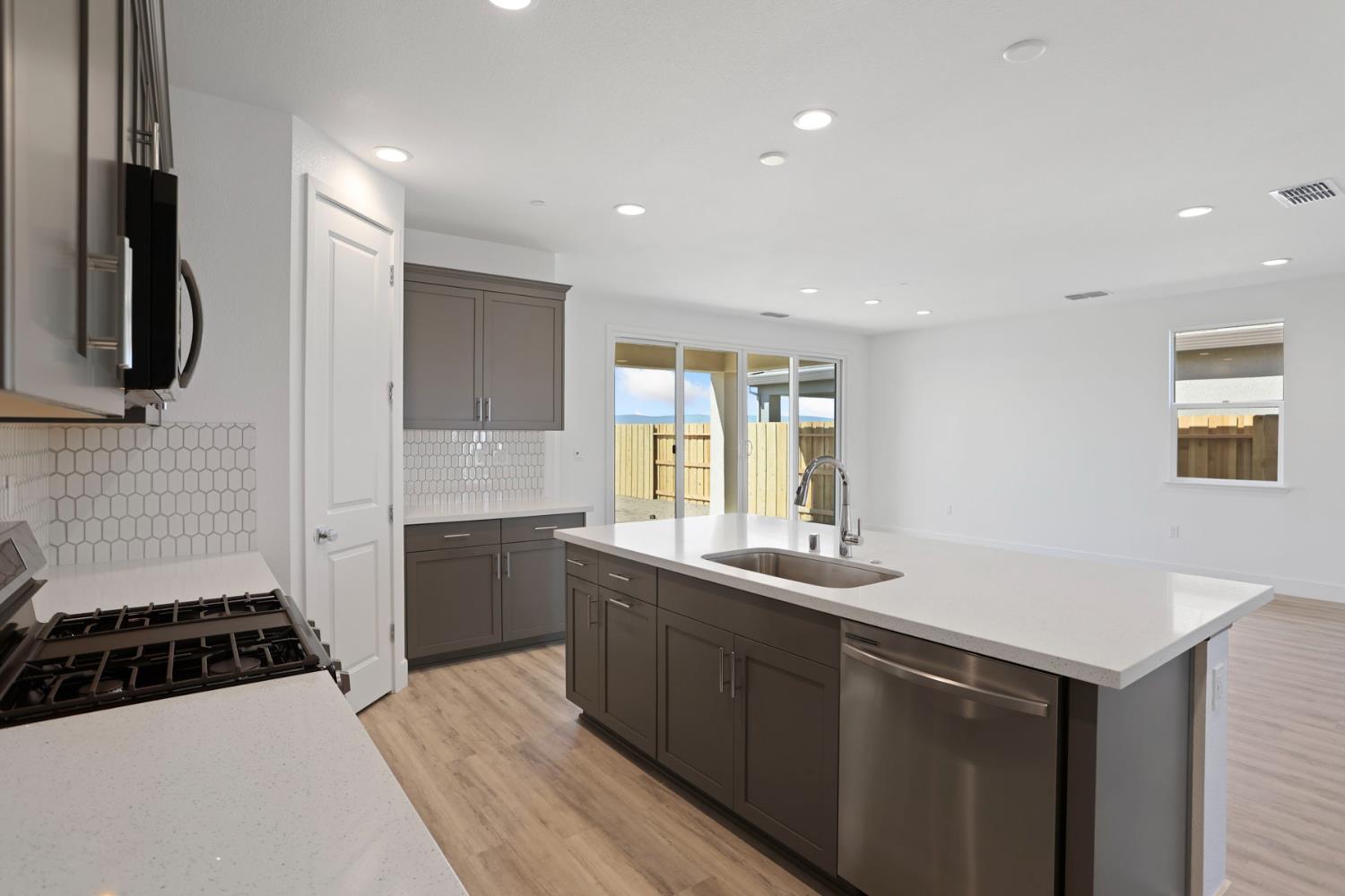 3242 Leo David St, Manteca, CA 95337