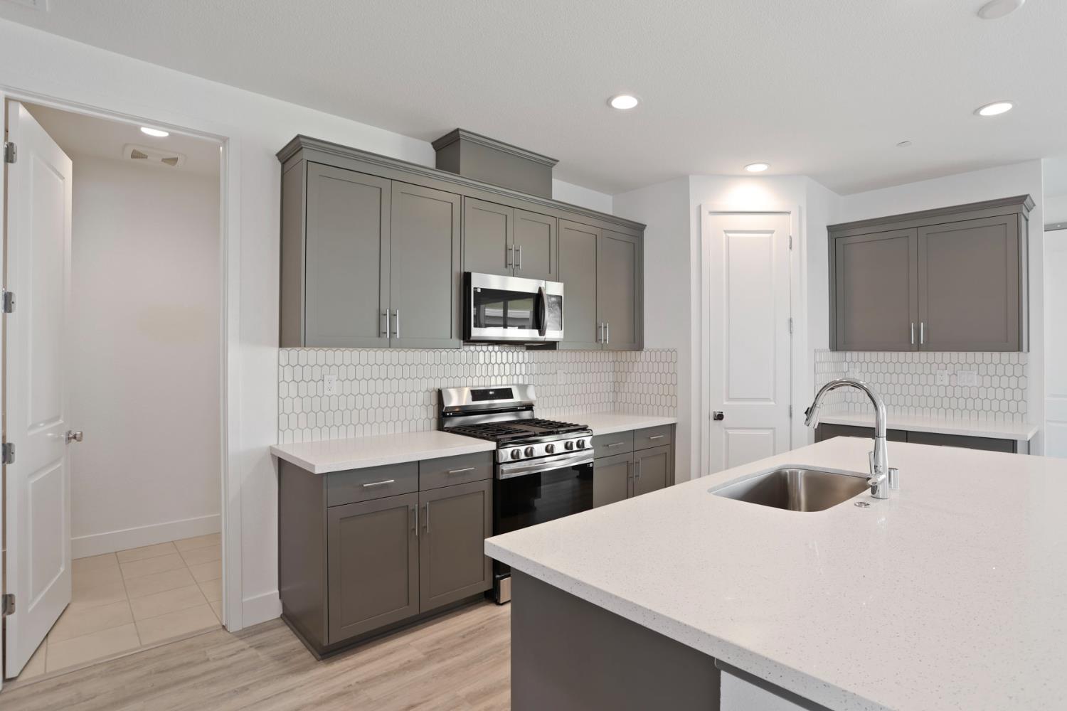 3242 Leo David St, Manteca, CA 95337