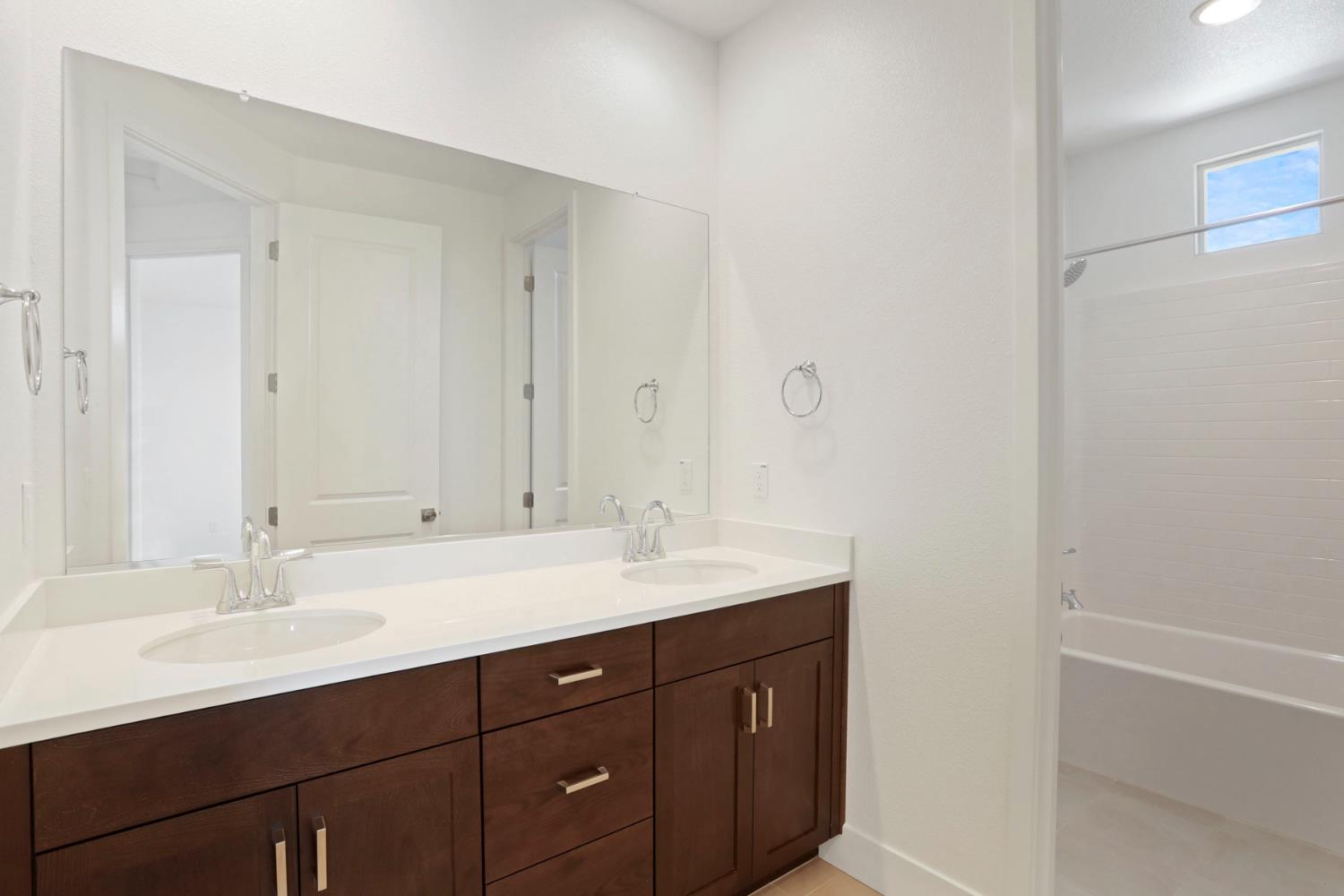 3266 Leo David St, Manteca, CA 95337