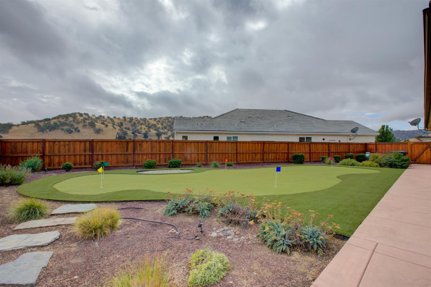 21100 Varietal Ct, Patterson, CA 95363