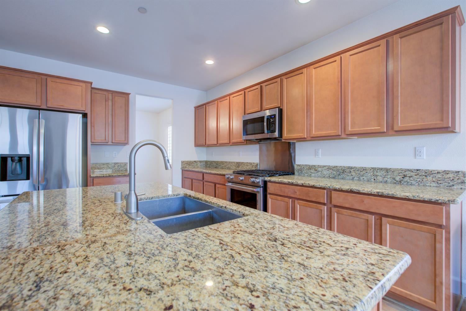 21100 Varietal Ct, Patterson, CA 95363