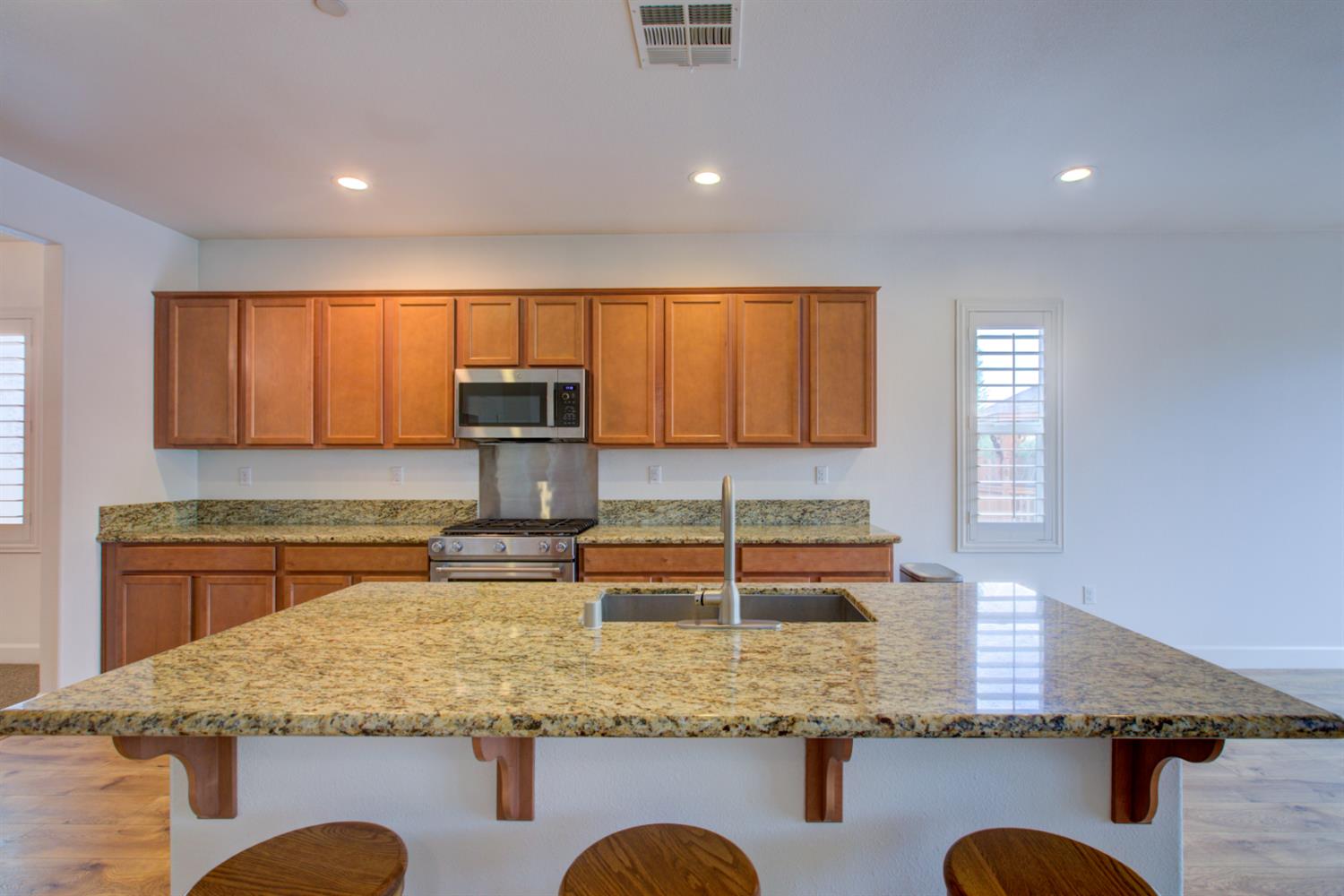 21100 Varietal Ct, Patterson, CA 95363