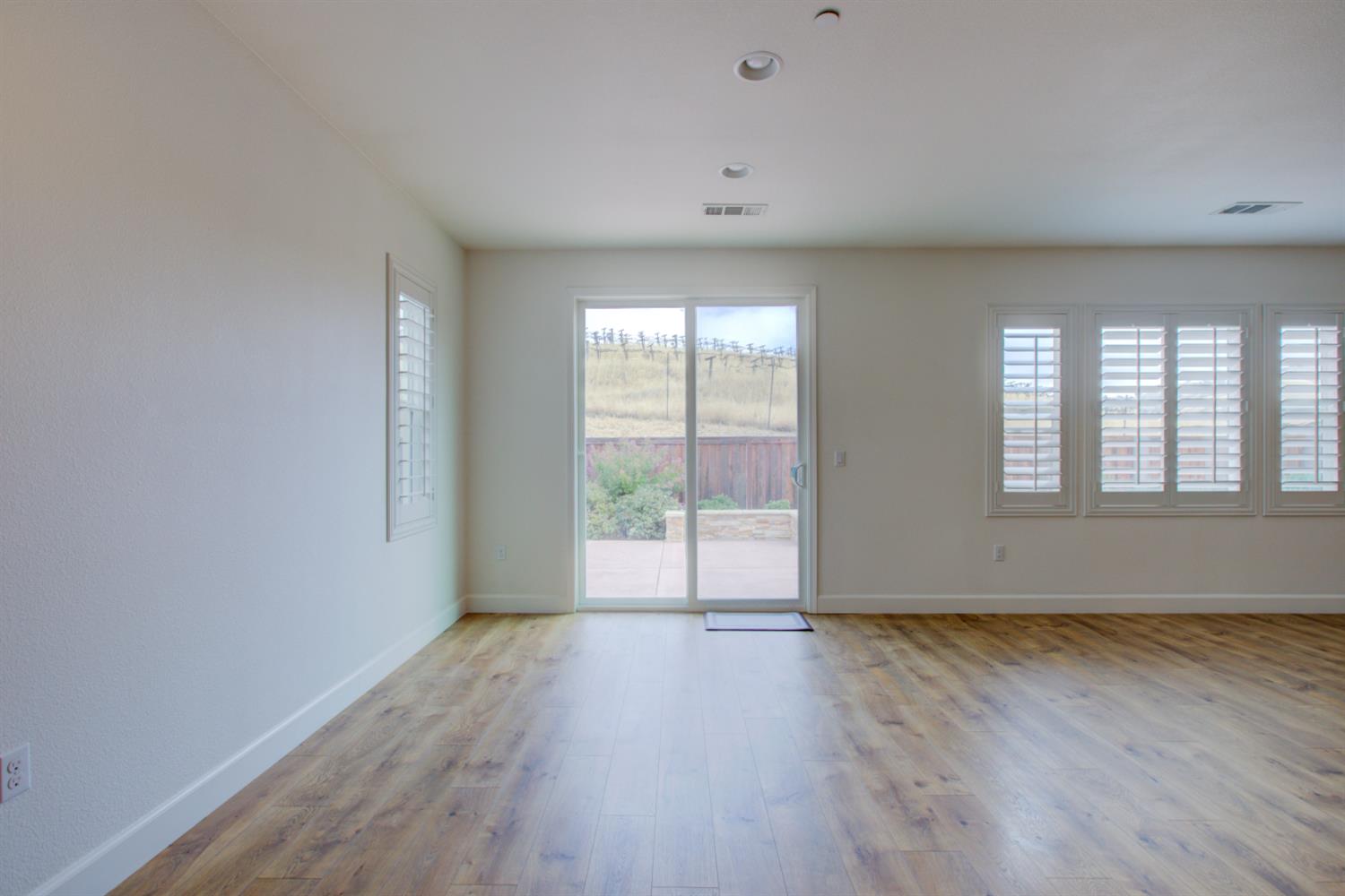 21100 Varietal Ct, Patterson, CA 95363