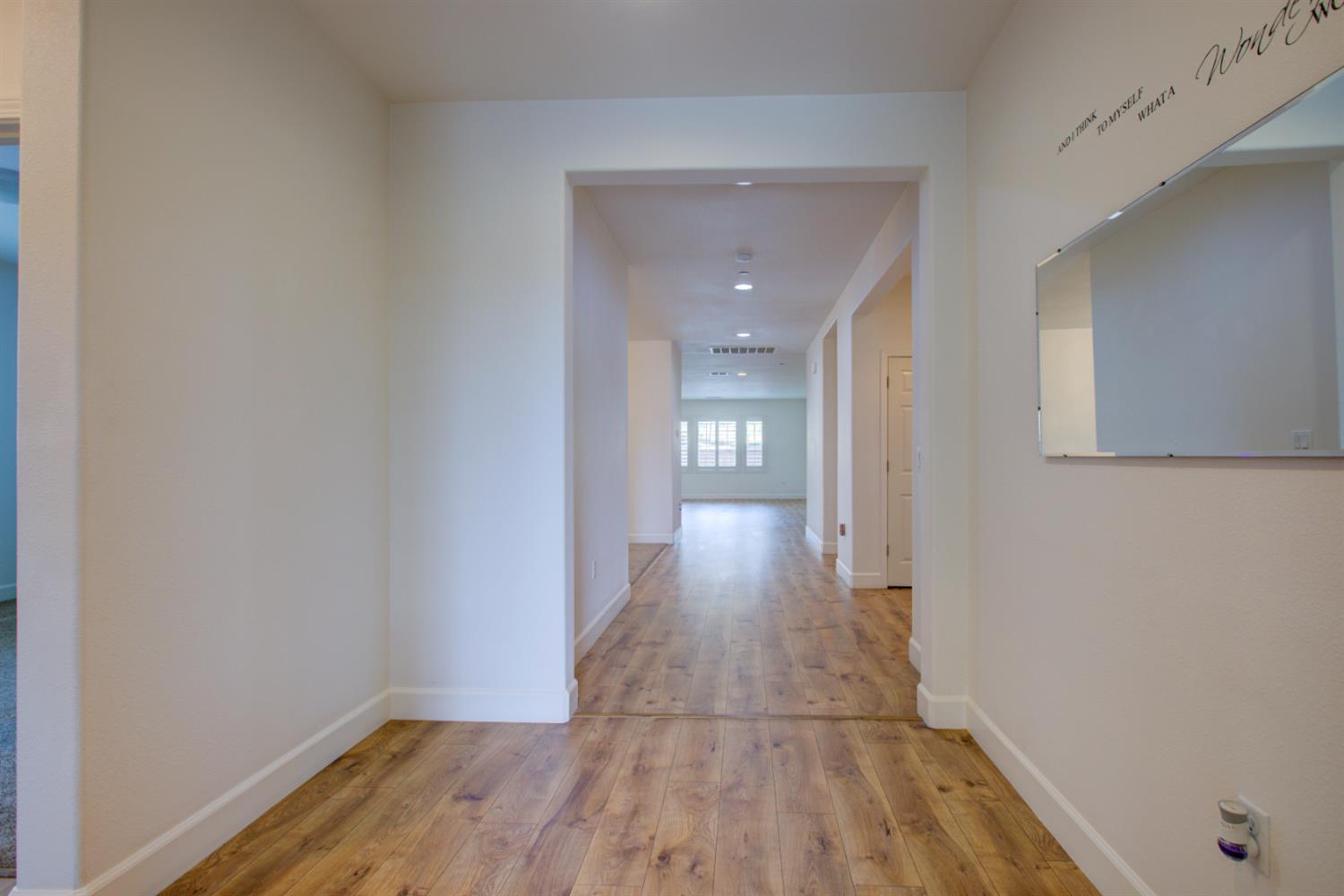 21100 Varietal Ct, Patterson, CA 95363