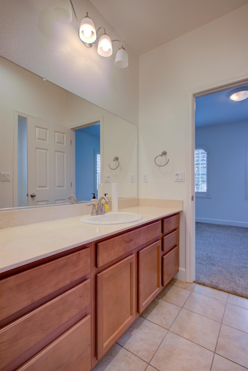 21100 Varietal Ct, Patterson, CA 95363