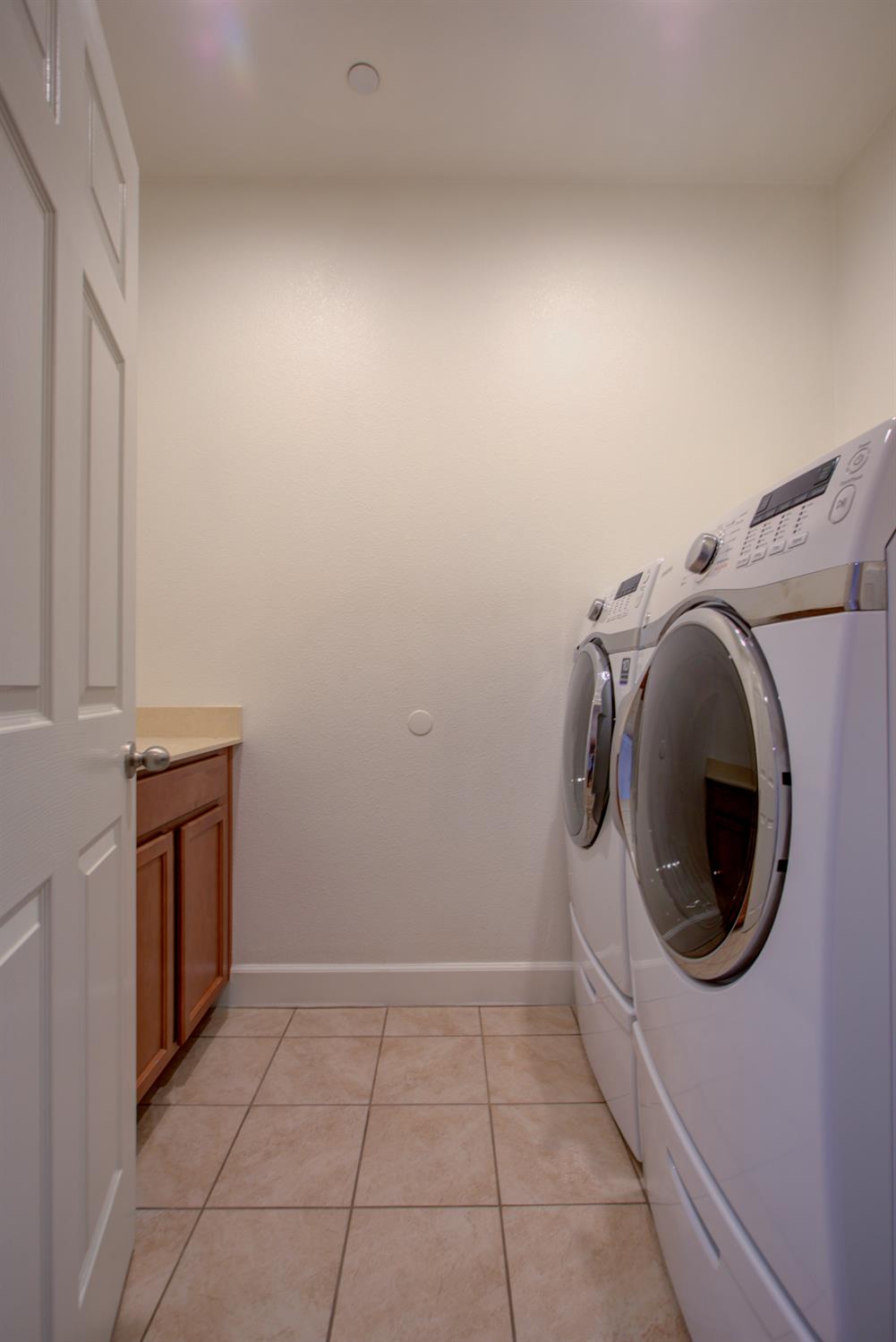 21100 Varietal Ct, Patterson, CA 95363