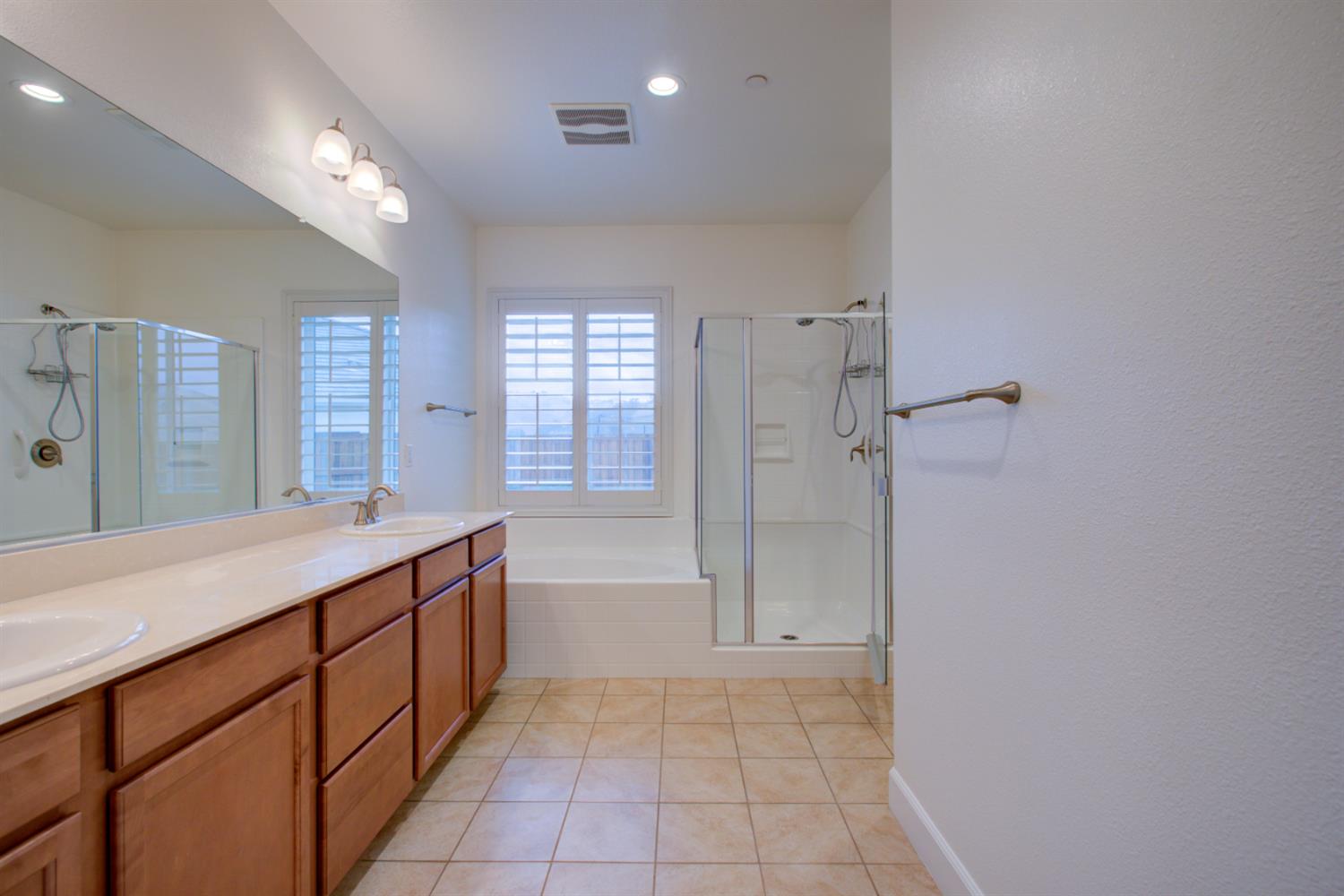 21100 Varietal Ct, Patterson, CA 95363