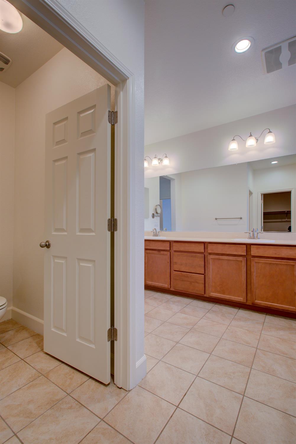 21100 Varietal Ct, Patterson, CA 95363