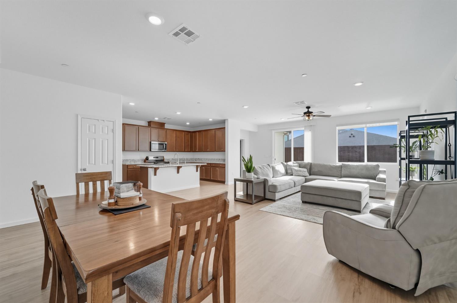 617 Mansfield Dr, Patterson, CA 95363