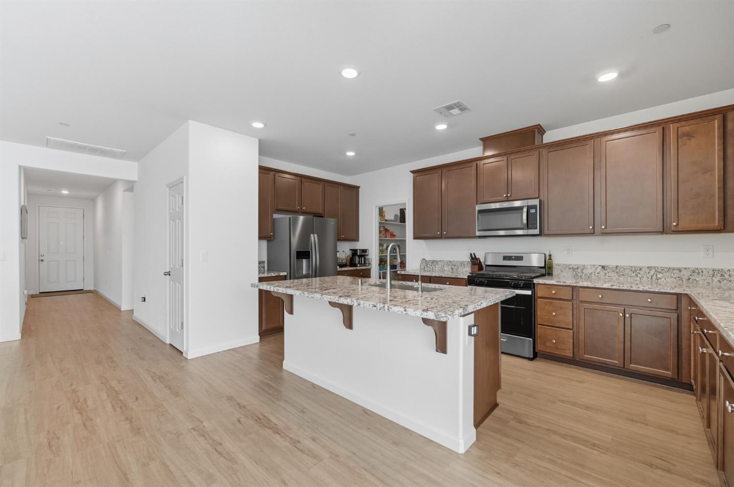 617 Mansfield Dr, Patterson, CA 95363