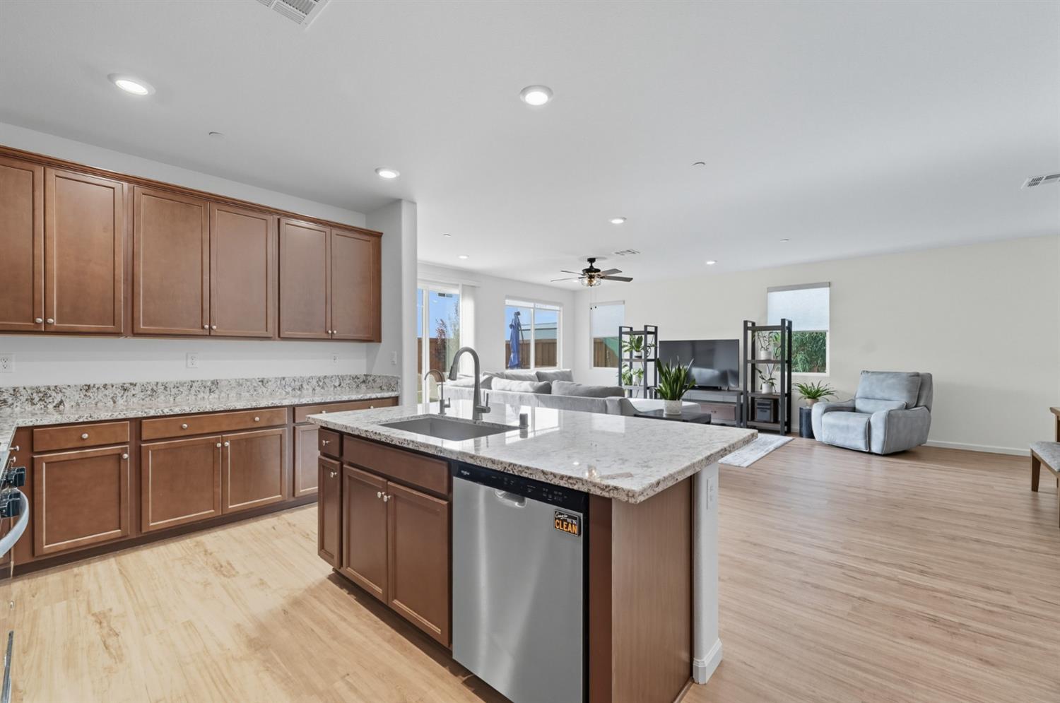 617 Mansfield Dr, Patterson, CA 95363