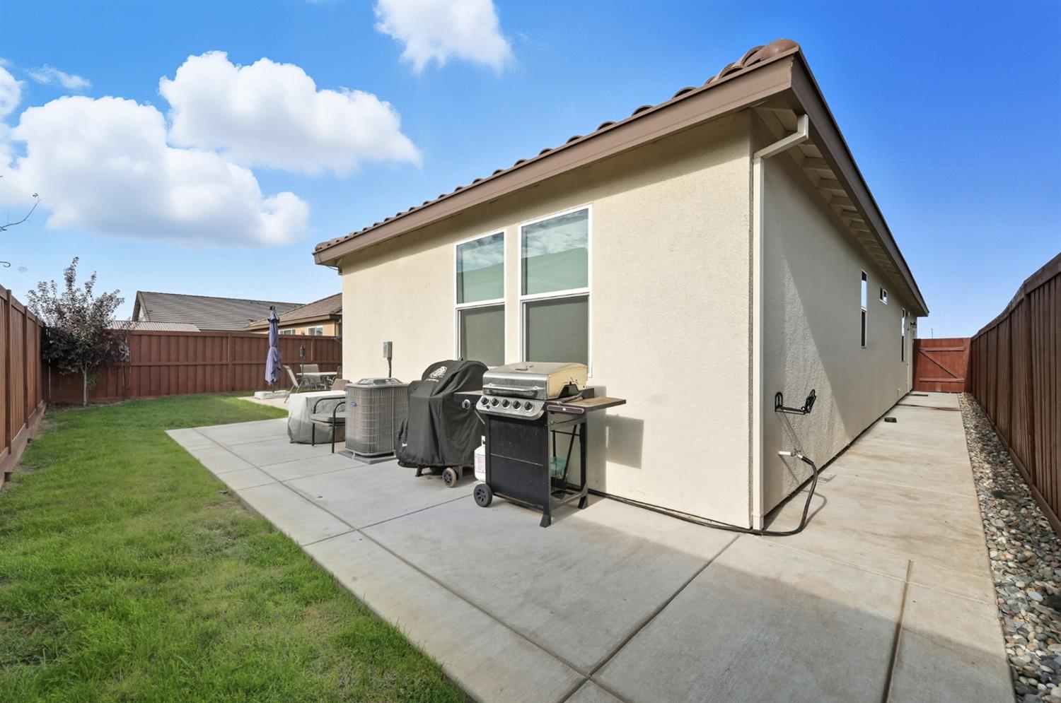 617 Mansfield Dr, Patterson, CA 95363