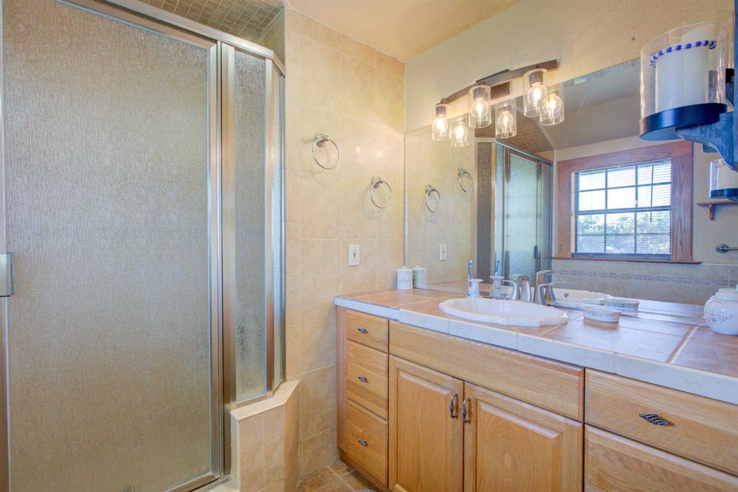 16221 Gustafson Ave, Patterson, CA 95363