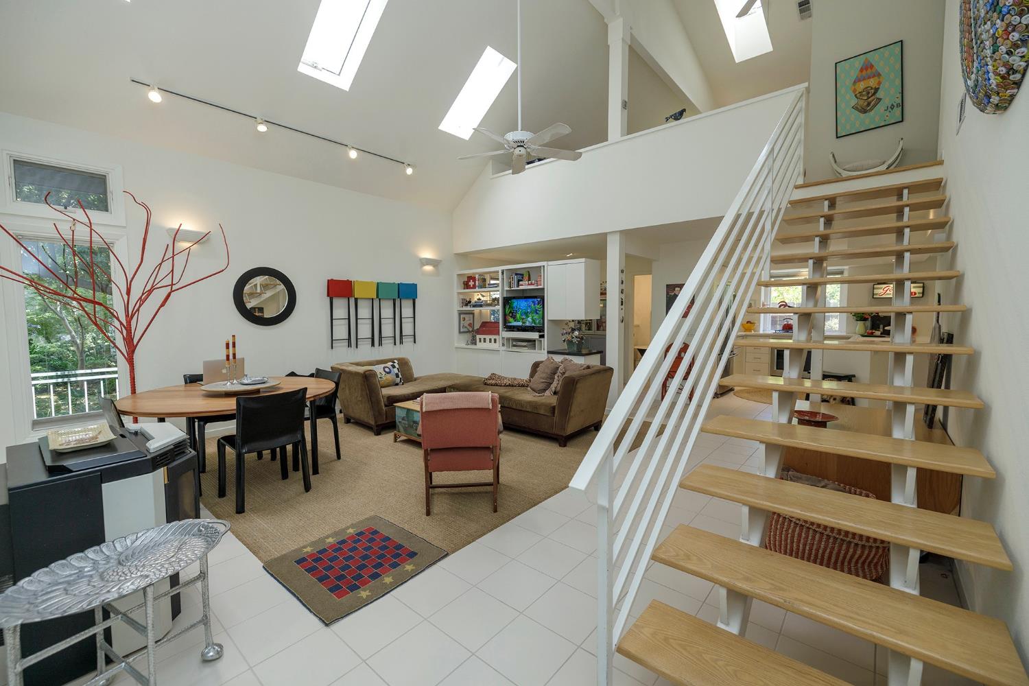 618 Brady Ave, Modesto, CA 95354