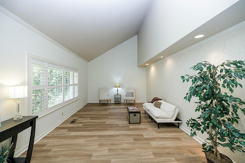 7004 Hillcrest Dr, Modesto, CA 95356