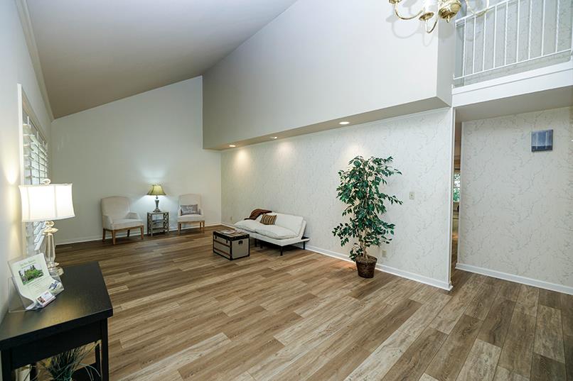 7004 Hillcrest Dr, Modesto, CA 95356