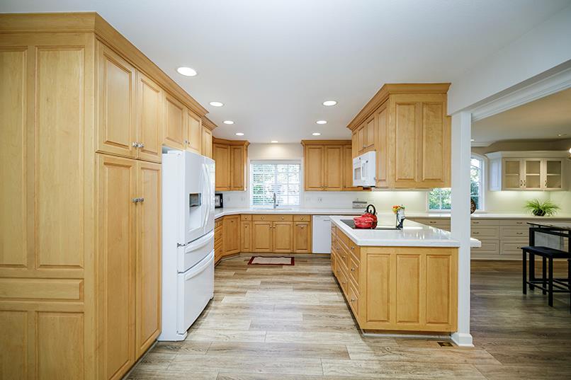 7004 Hillcrest Dr, Modesto, CA 95356