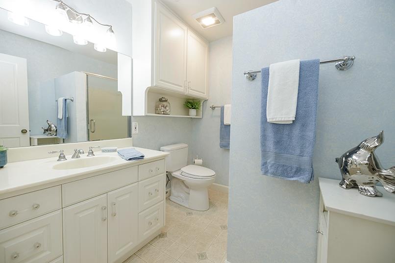 7004 Hillcrest Dr, Modesto, CA 95356