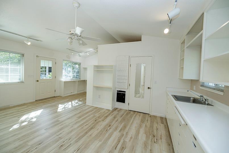 7004 Hillcrest Dr, Modesto, CA 95356