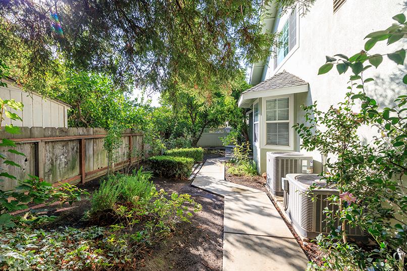 7004 Hillcrest Dr, Modesto, CA 95356