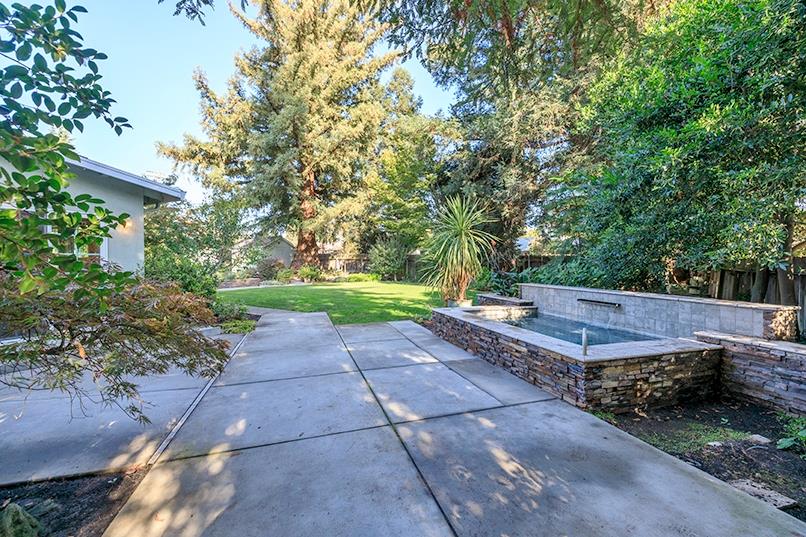 7004 Hillcrest Dr, Modesto, CA 95356