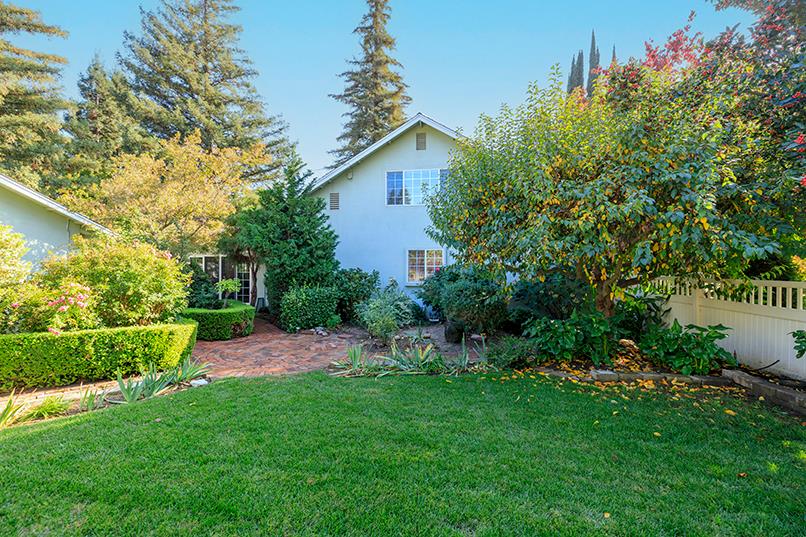 7004 Hillcrest Dr, Modesto, CA 95356